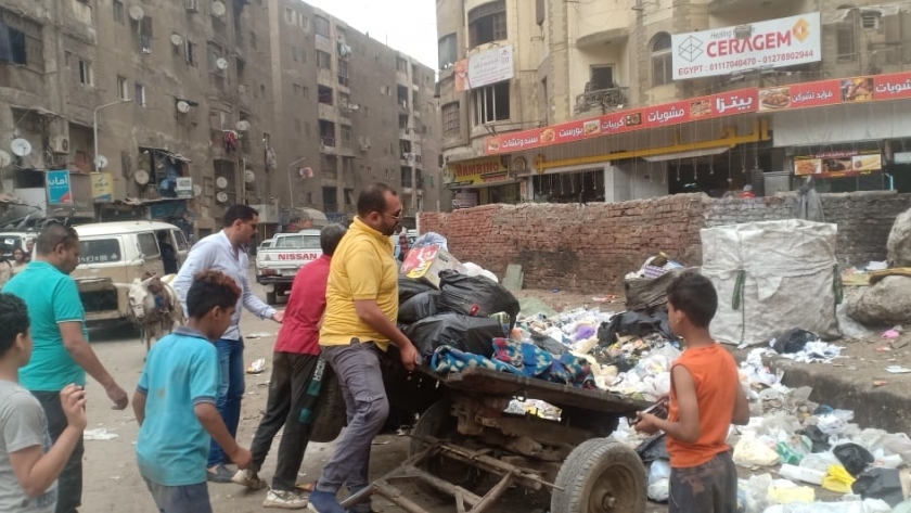 محافظة الجيزة تطارد عربات «كارو» تلقي مخلفات في الطريق العام