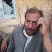 بالصور| والد «أحمد» الذي مات ضائعًا في صحراء ليبيا: «عايز جثة إبني»
