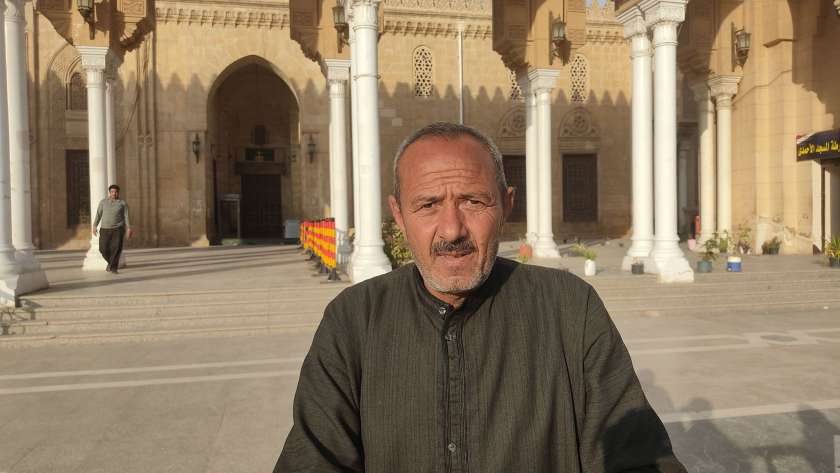 السيد عبدالرازق عامل بمسجد السيد أحمد البدوي في طنطا