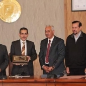 بروتوكول تعاون مشترك بين جامعة القناة والإتحاد المصري لتنس الطاولة .