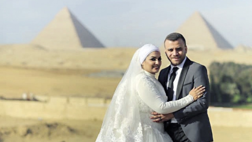 المحامى الشاب محمود الحديدى وزوجته