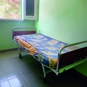 مستشفى الفرافرة يكتفى بتحويل المرضى إلى الداخلة رغم بعد المسافة