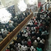 المصلون داخل كنيسة «مار جرجس» بعد افتتاحها
