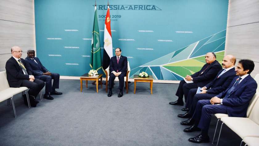 الرئيس السيس خلال لقائه مع موسى فقه رئيس مفوضية الاتحاد الأفريقي
