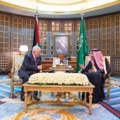 الملك سلمان والرئيس الفلسطيني أبو مازن