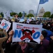 مظاهرات أمام البرلمان الوطني في طوكيو للمطالبة باستقالة رئيس الوزراء الياباني شينزو آبي