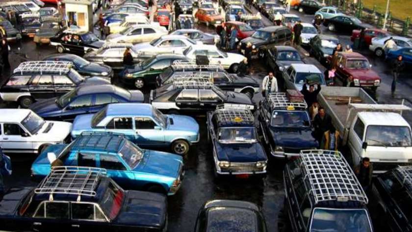 السيارات في شوارع مصر