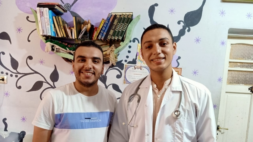 «محمد» طالب طب نهارا وبائع فول وطعمية «بعد الضهر»: «الشغل مش عيب»