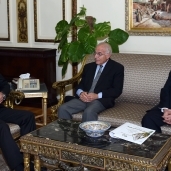 رئيس الوزراء يلتقى "الباز" و"حنطورة"