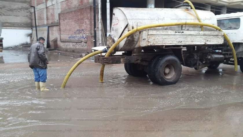 كسح مياه الامطار من شوارع دسوق