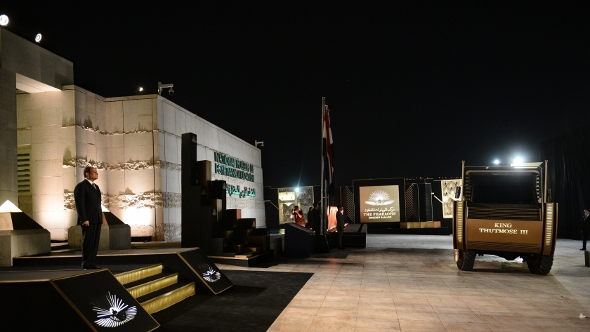 انطلاق موكب المومياوات الملكية من التحرير إلى متحف الحضارة «فيديو»