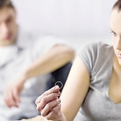 البخل والخيانة الزوجية أبرز أسباب الطلاق