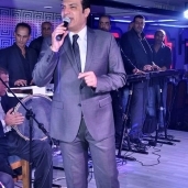 بالصور| إيهاب توفيق يحيي حفلا غنائيا بكورنيش المعادي