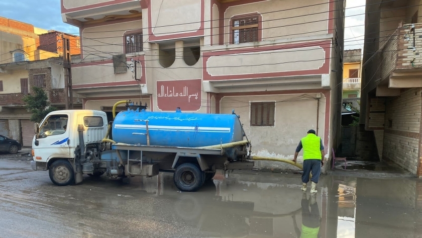 انتشار معدات الصرف الصحي بكفر الشيخ
