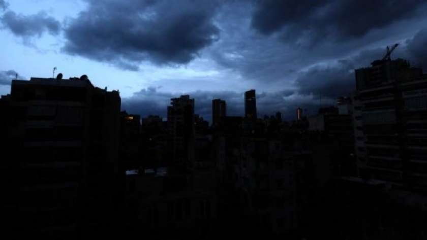 ظلام في بيروت بسبب انقطاع الكهرباء (أرشيفية)