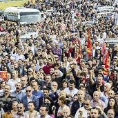 جانب من المظاهرات الحاشدة بـ«تركيا» تنديداً بمذبحة «أنقرة» أمس «أ. ف. ب»