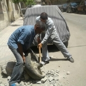 حملة لإزالة الكتل الخرسانية والبراميل الحديدية بشرق الإسكندرية