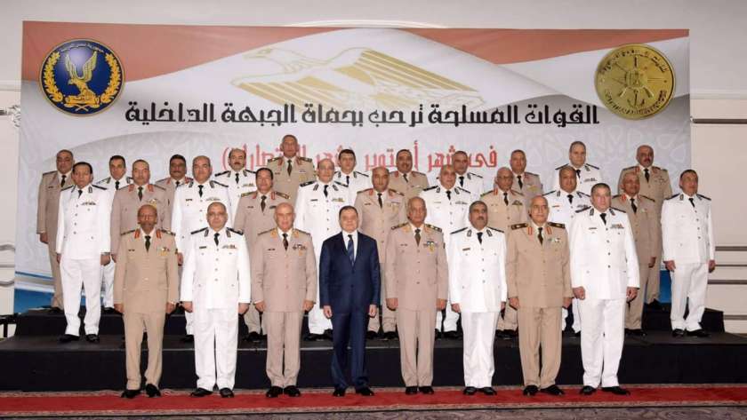 وزير الداخلية يقدم التهنئة لوزير الدفاع بمناسبة العيد الـ 46 لانتصارات حرب أكتوبر