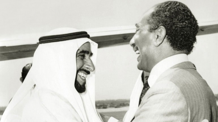 الرئيس الراحل أنور السادات مع الشيخ زايد