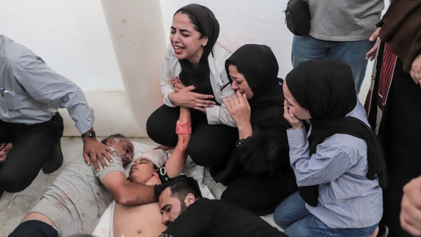 حزن الأهالي على ضحايا مستشفى المعمداني