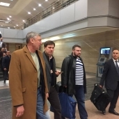بالصور والأسماء| وصول وفد التفتيش الروسي إلى مطار القاهرة