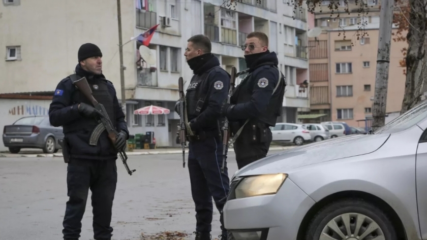 عناصر من الشرطة في كوسوفو