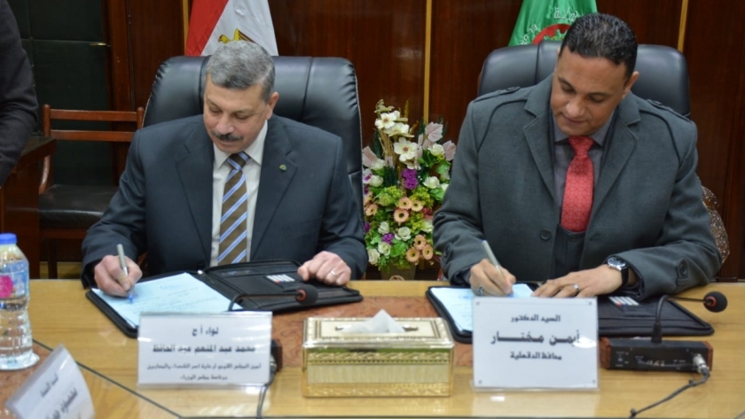 "عبدالمنعم" و"مختار" خلال توقيع بروتوكول التعاون بين الجانبين
