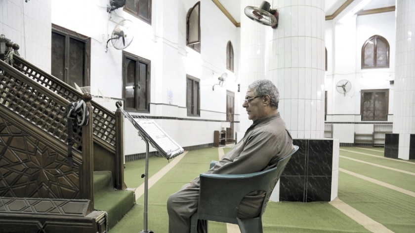 التزام أحد المساجد بقرار الغلق مع إقامة تكبيرات العيد