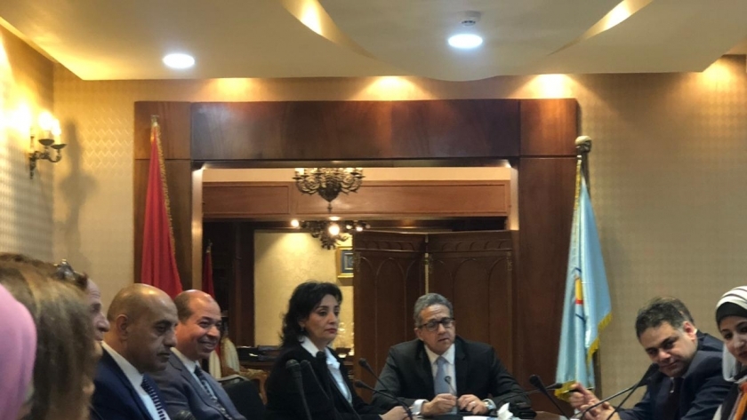 غادة شلبى نائب وزير السياحة خلال إجتماعها اليوم مع وزير السياحة والأثار