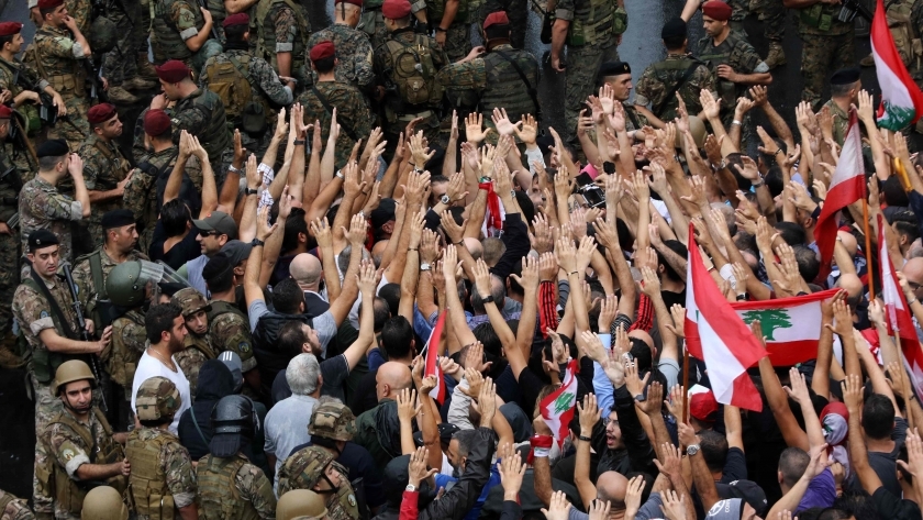 داخلية لبنان: الجيش والقوى الأمنية يبذلون جهدا كبيرا لحماية المتظاهرين
