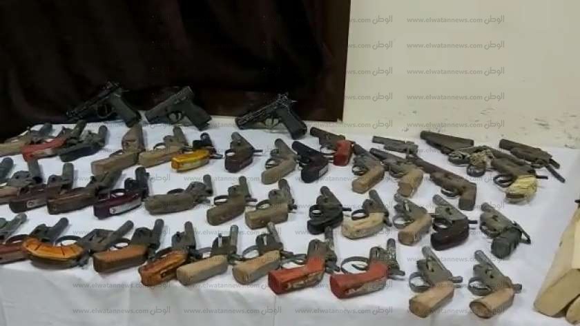 ضبط 31 قطعة سلاح ومواد مخدرة في حملة مكبرة بسوهاج