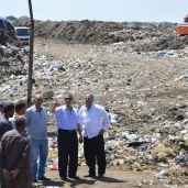 جانب من متابعة محافظ كفر الشيخ لمقلب القمامة