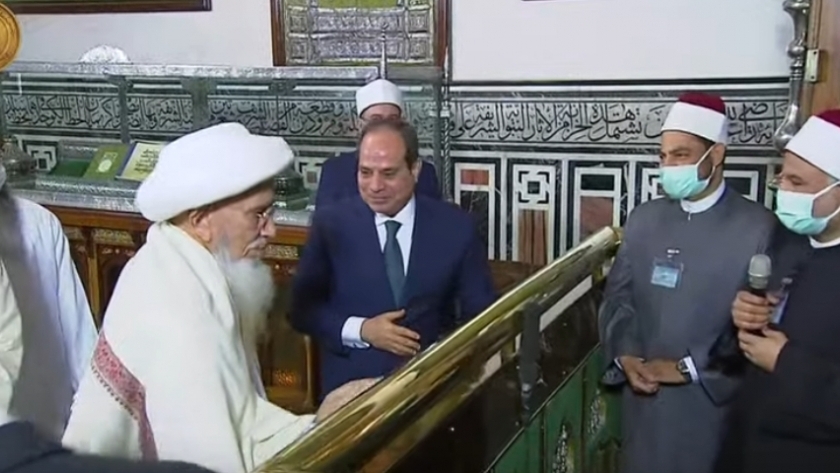 الرئيس عبدالفتاح السيسي داخل مسجد سيدنا الحسين
