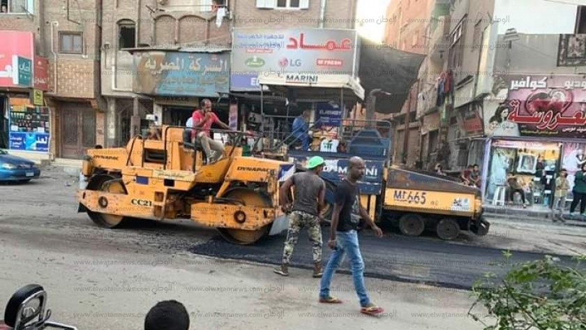 تنفيذ أعمال ترميم الحفر والكسور بشارع عبد الحكيم عامر بالإسماعيلية.