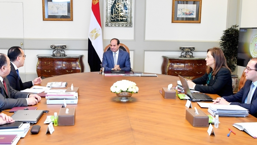 الرئيس عبدالفتاح السيسي خلال اجتماعه مع عدد من الوزراء