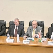 أعضاء «العليا للانتخابات» خلال أحد الاجتماعات