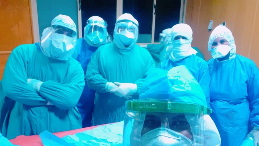 فريق طبي بجامعة أسيوط ينجح فى استئصال جلطة بشرايين الطرف السفلى  لمسن مصاب بكورونا