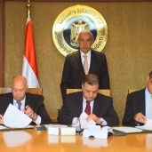 توقيع عقد ادارة شعار القطن المصرى بين وزارة التجارة واتحاد مصدرى الاقطان وجمعية قطن مصر