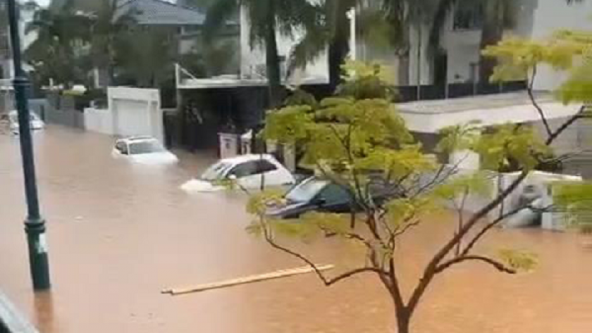 الفيضانات تبتلع منازل المستوطنين