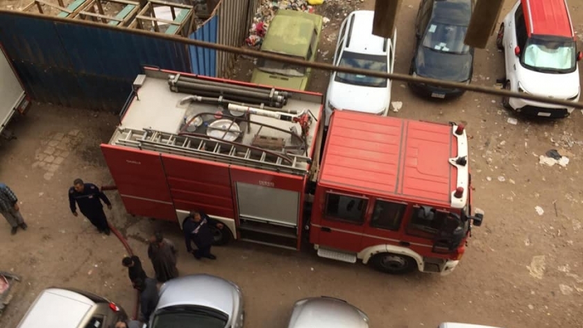 صورة - لسيارات الاطفاء اثناء محاولة السيطرة على حريق