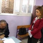 وزيرة التعاون الدولي تدلي بصوتها في مصر الجديدة