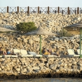 السياح يستمتعون بالبحر فى مدينة شرم الشيخ