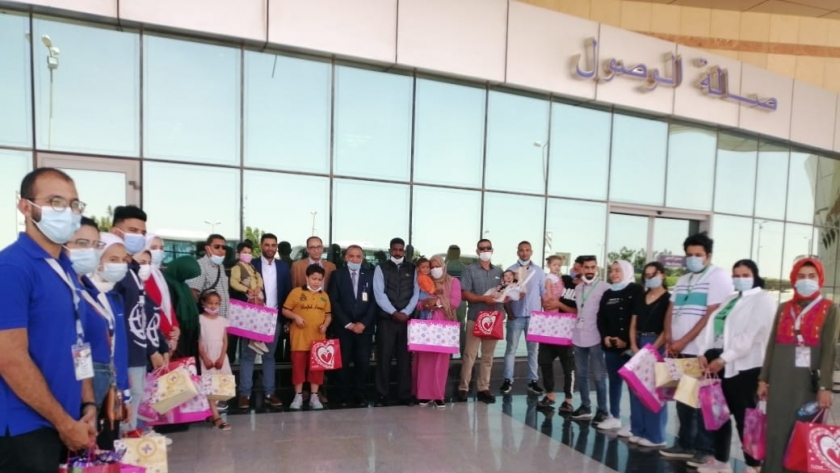 مطار أسيوط الدولى يستقبل 30 طفلا ليبيا للعلاج بمستشفيات جامعة أسيوط