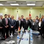 اعضاء الهيئة الوطنية للانتخابات مع وفد الجامعة العربية