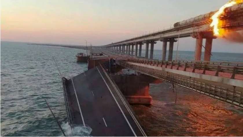 تفجير جسر كيرتش الرابط بين روسيا والقرم