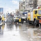 الحماية المدنية تسحب المياه المتراكمة بشوارع الإسكندرية