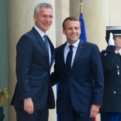 الرئيس الفرنسي إيمانويل ماكرون اليوم، والأمين العام للحلف الأطلسي ينس ستولتنبرج