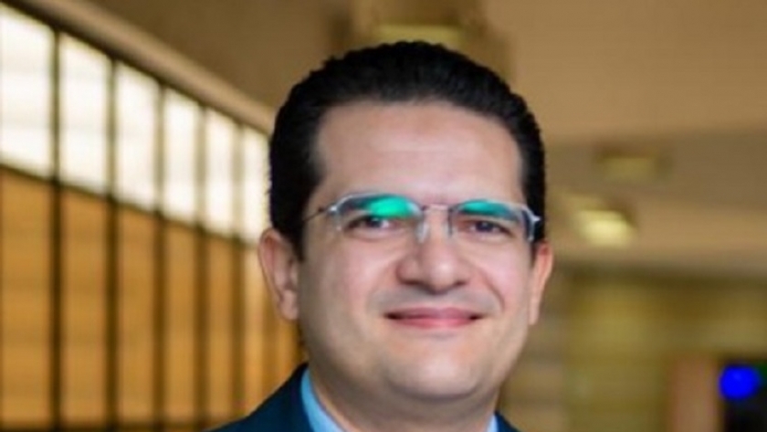 الدكتور أحمد إبراهيم أبو السعود