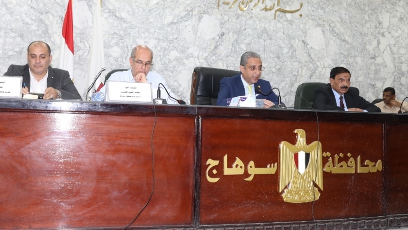 محافظ سوهاج : تطوير صناعة "النسيج" و "التلي" و"الأثاث" ببرنامج تنمية صعيد مصر