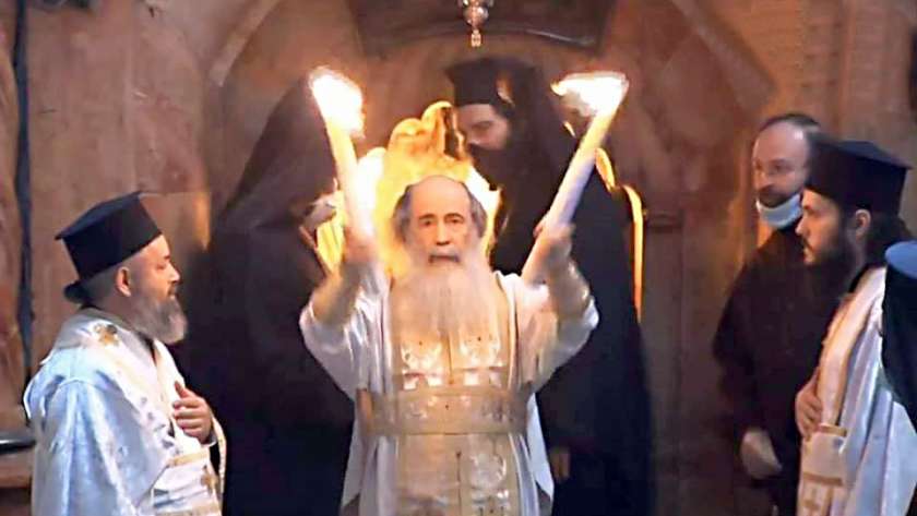 مسيحيون يحتفلون بـ«سبت النور» فى كنيسة القيامة بالقدس